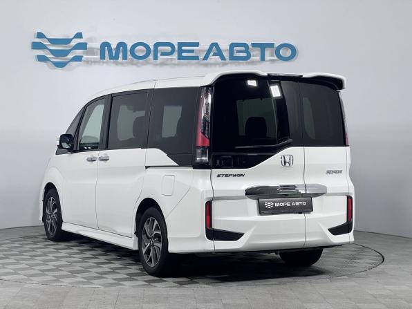 Honda Stepwgn V с пробегом 2016 года, цена 2 350 000 рублей, 105376 км, минивэн, Автокод Объявления