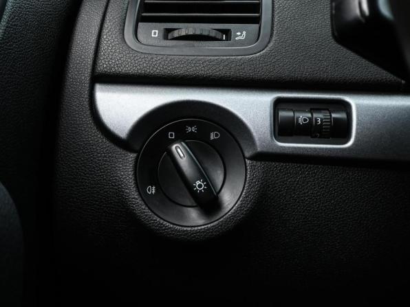Skoda Yeti I Рестайлинг с пробегом 2015 года, цена 1 229 000 рублей, 208560 км, внедорожник, Автокод Объявления