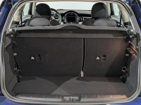 Mini Hatch III (F55/F56) Рестайлинг с пробегом 2018 года, цена 1 695 000 рублей, 100450 км, хэтчбек, Автокод Объявления