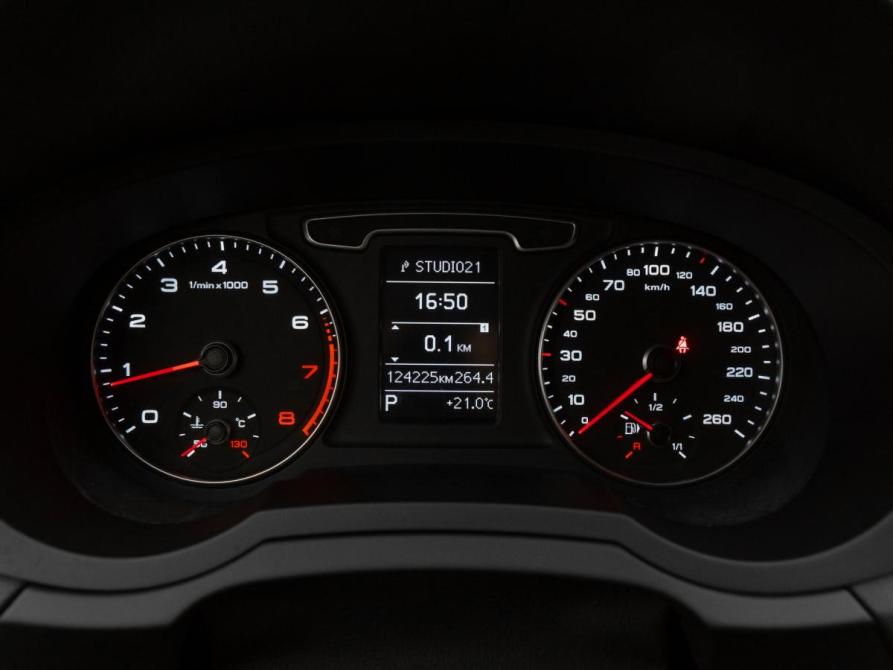 Audi Q3 I (8U) Москва  - изображение 11