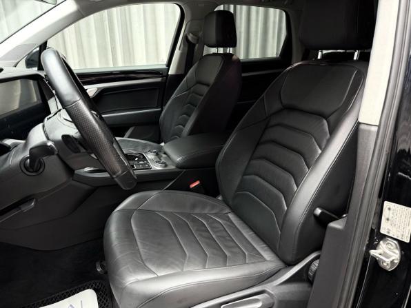 Volkswagen Touareg III с пробегом 2019 года, цена 4 249 000 рублей, 235249 км, внедорожник, Автокод Объявления
