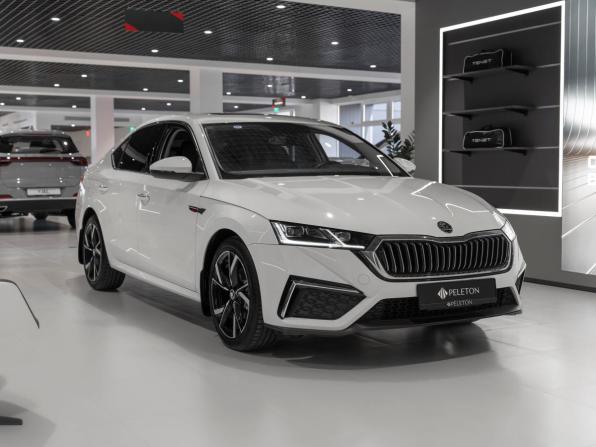 Skoda Octavia IV (A8) с пробегом 2022 года, цена 2 690 000 рублей, 45674 км, лифтбек, Автокод Объявления