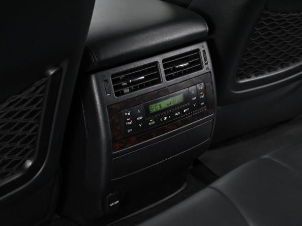Toyota Land Cruiser 200 Series Рестайлинг 1 с пробегом 2012 года, цена 2 999 000 рублей, 302000 км, внедорожник, Автокод Объявления