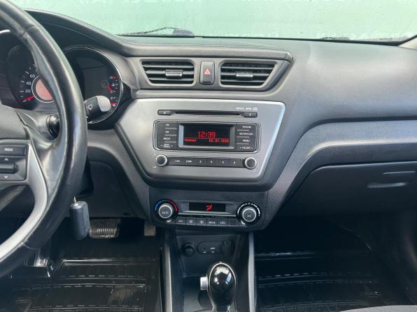 Kia Rio III Рестайлинг с пробегом 2016 года, цена 960 000 рублей, 133000 км, седан, Автокод Объявления