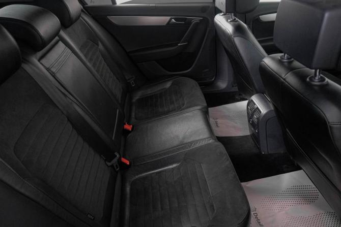 Volkswagen Passat B7 с пробегом 2013 года, цена 899 000 рублей, 326518 км, седан, Автокод Объявления