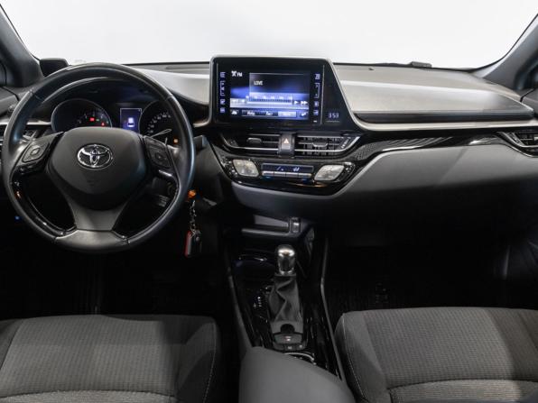 Toyota C-HR I с пробегом 2019 года, цена 2 417 800 рублей, 45266 км, внедорожник, Автокод Объявления