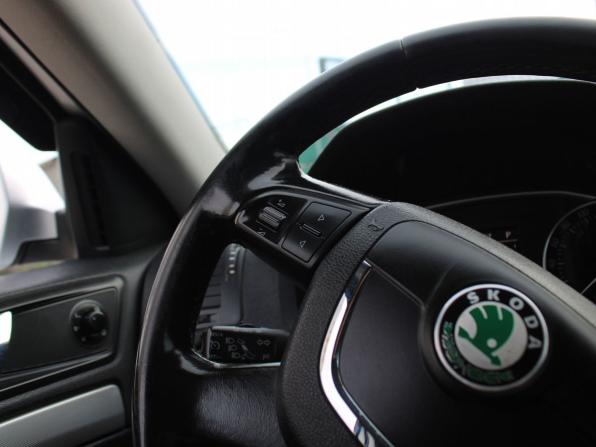 Skoda Octavia II (A5) Рестайлинг с пробегом 2011 года, цена 659 000 рублей, 206262 км, лифтбек, Автокод Объявления