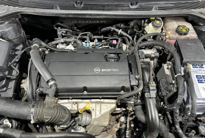 Opel Astra J Рестайлинг с пробегом 2013 года, цена 985 000 рублей, 173352 км, седан, Автокод Объявления