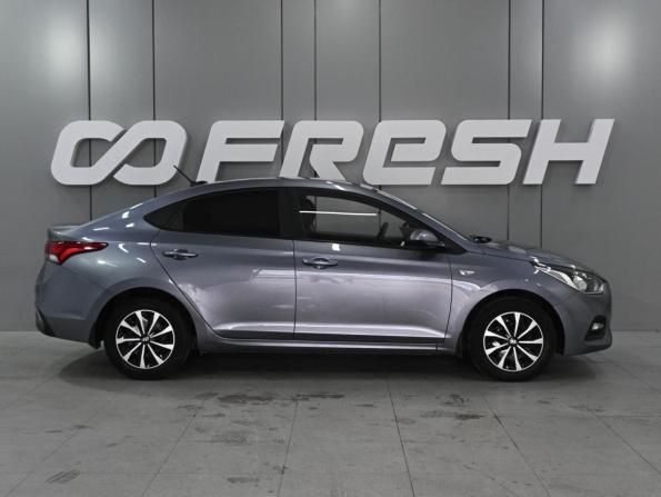 Hyundai Solaris II с пробегом 2017 года, цена 1 369 000 рублей, 57119 км, седан, Автокод Объявления