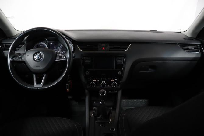 Skoda Octavia III (A7) Рестайлинг с пробегом 2017 года, цена 1 399 000 рублей, 177000 км, лифтбек, Автокод Объявления