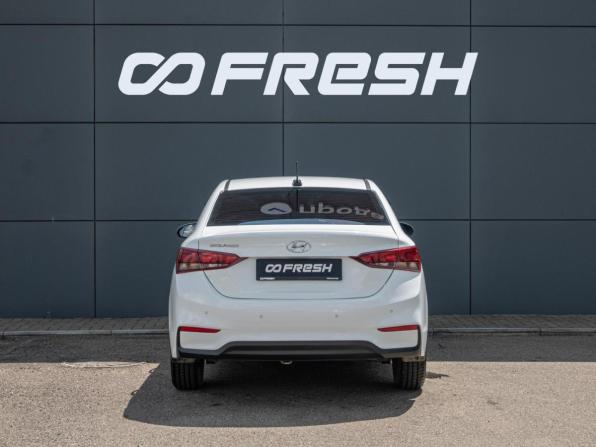 Hyundai Solaris II с пробегом 2018 года, цена 1 690 000 рублей, 7599 км, седан, Автокод Объявления