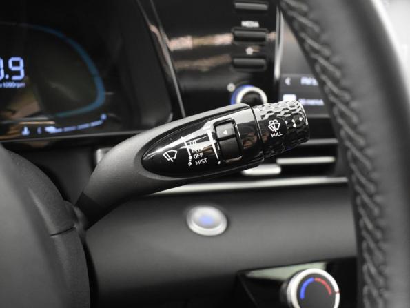 Hyundai Elantra VII (CN7) Рестайлинг с пробегом 2023 года, цена 2 273 300 рублей, 28701 км, седан, Автокод Объявления