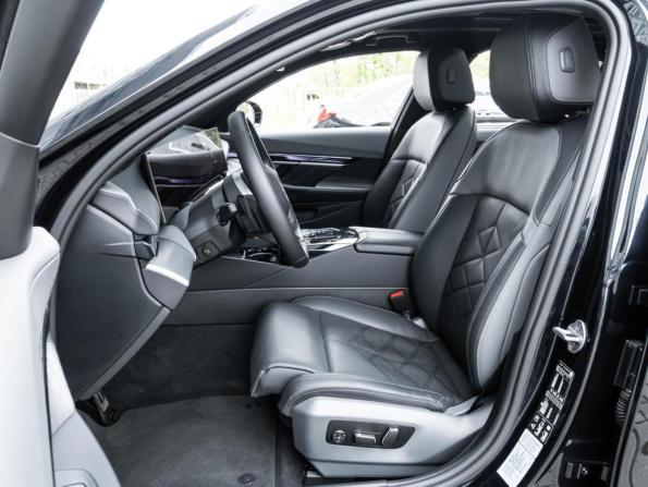 BMW 5 серии VIII (G60/G61/G68) с пробегом 2023 года, цена 7 599 000 рублей, 45862 км, седан, Автокод Объявления