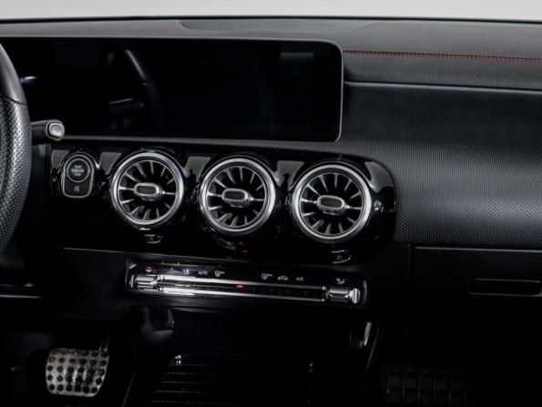Mercedes-Benz CLA II (C118 X118) с пробегом 2019 года, цена 2 850 000 рублей, 93658 км, седан, Автокод Объявления