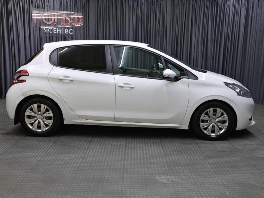 Peugeot 208 I Москва  - изображение 4