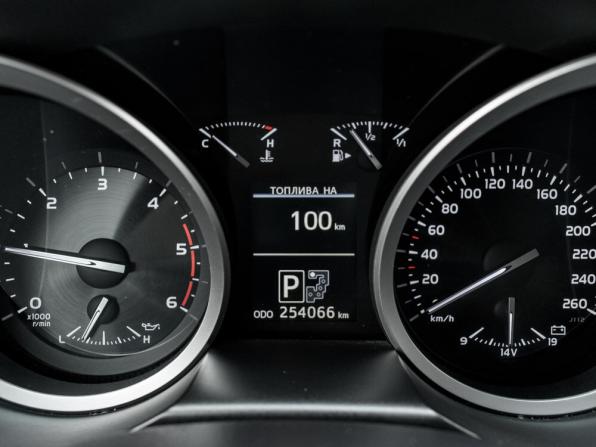 Toyota Land Cruiser 200 Series Рестайлинг 1 с пробегом 2015 года, цена 4 160 000 рублей, 254066 км, внедорожник, Автокод Объявления