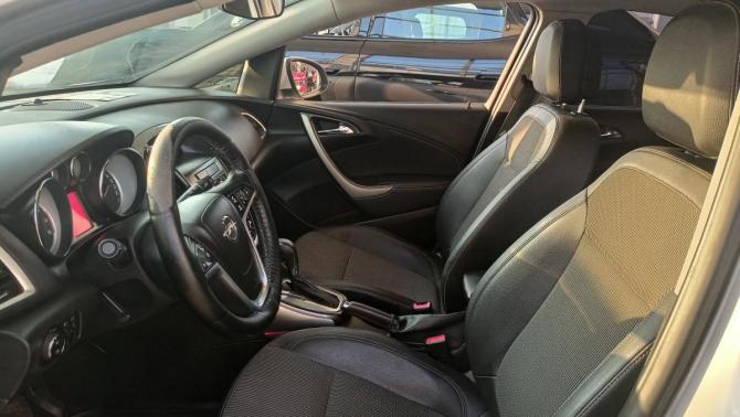 Opel Astra J Рестайлинг с пробегом 2013 года, цена 613 000 рублей, 283000 км, хэтчбек, Автокод Объявления