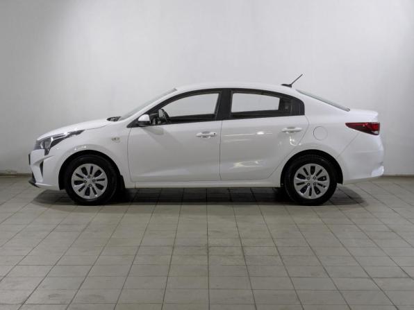 Kia Rio IV Рестайлинг с пробегом 2021 года, цена 1 725 000 рублей, 35810 км, седан, Автокод Объявления