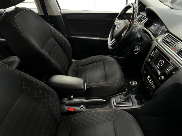 Skoda Rapid I с пробегом 2016 года, цена 1 040 000 рублей, 188000 км, лифтбек, Автокод Объявления