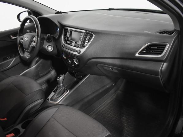 Hyundai Solaris II с пробегом 2018 года, цена 960 000 рублей, 130795 км, седан, Автокод Объявления