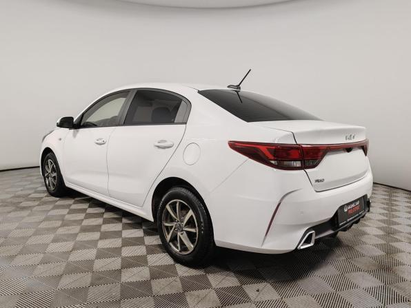Kia Rio IV Рестайлинг с пробегом 2022 года, цена 1 549 000 рублей, 67599 км, седан, Автокод Объявления