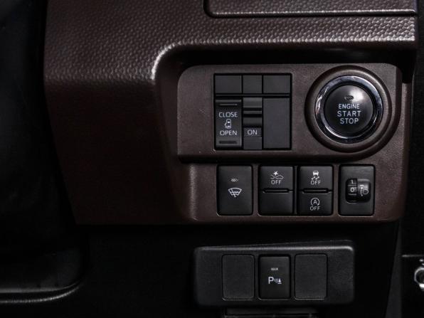 Toyota Roomy I Рестайлинг с пробегом 2023 года, цена 1 299 000 рублей, 37852 км, микровэн, Автокод Объявления