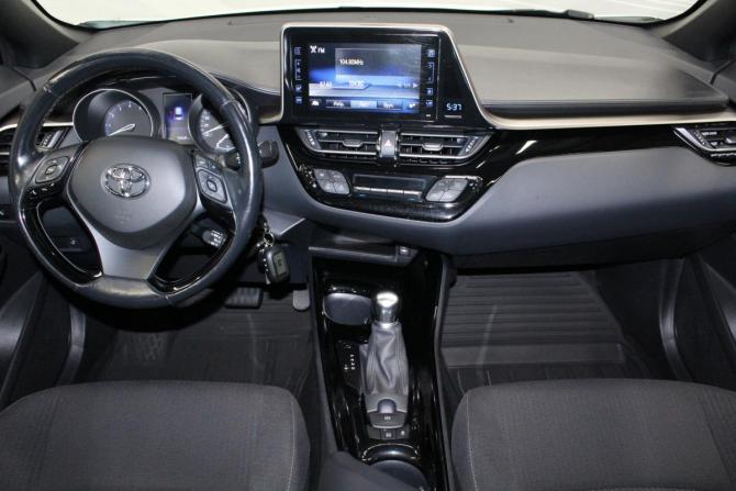 Toyota C-HR I Рестайлинг с пробегом 2019 года, цена 1 999 000 рублей, 159418 км, внедорожник, Автокод Объявления