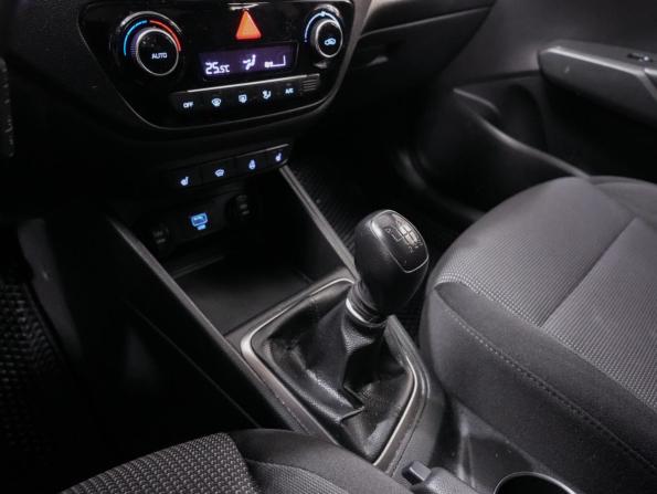 Hyundai Solaris II с пробегом 2019 года, цена 1 195 000 рублей, 121000 км, седан, Автокод Объявления