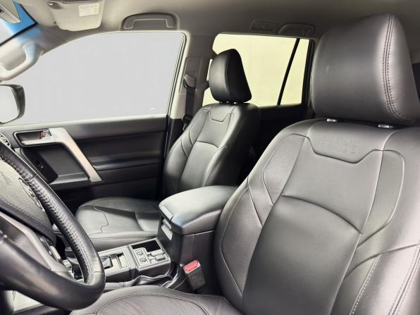 Toyota Land Cruiser Prado 150 Series Рестайлинг 2 с пробегом 2019 года, цена 5 599 000 рублей, 112739 км, внедорожник, Автокод Объявления