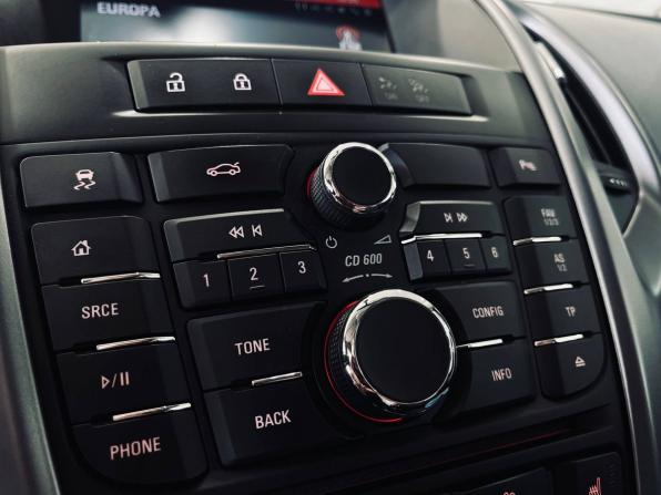 Opel Astra J Рестайлинг с пробегом 2014 года, цена 1 009 900 рублей, 156000 км, седан, Автокод Объявления