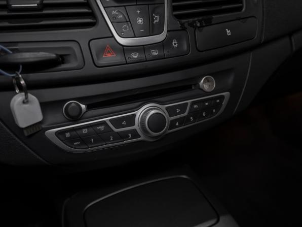 Renault Laguna III Рестайлинг с пробегом 2011 года, цена 745 000 рублей, 310244 км, лифтбек, Автокод Объявления