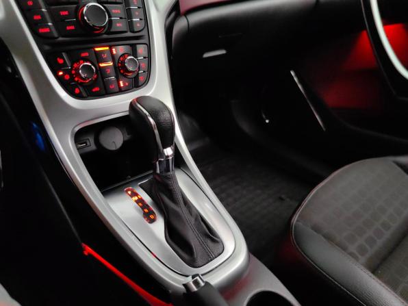 Opel Astra J Рестайлинг с пробегом 2013 года, цена 599 000 рублей, 220447 км, хэтчбек, Автокод Объявления