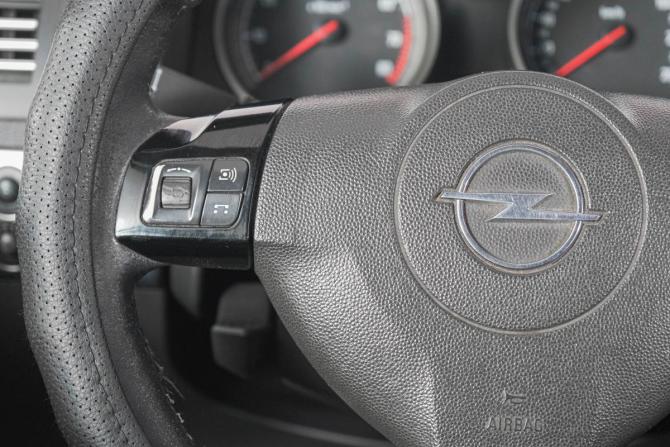 Opel Astra H Рестайлинг с пробегом 2008 года, цена 479 000 рублей, 256000 км, седан, Автокод Объявления