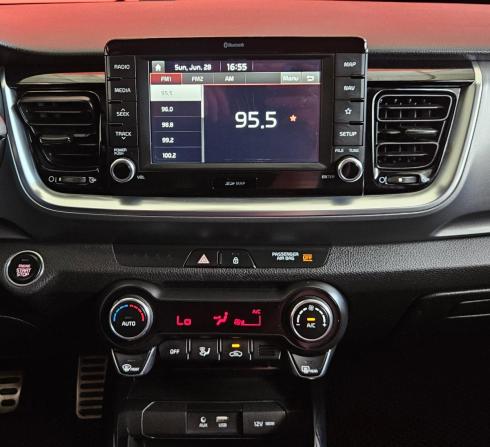 Kia Stonic I с пробегом 2017 года, цена 1 750 000 рублей, 73421 км, внедорожник, Автокод Объявления