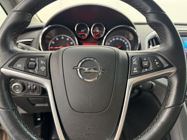 Opel Astra J Рестайлинг с пробегом 2012 года, цена 890 000 рублей, 127102 км, хэтчбек, Автокод Объявления