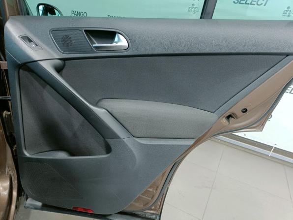 Volkswagen Tiguan I Рестайлинг с пробегом 2015 года, цена 1 388 000 рублей, 177121 км, внедорожник, Автокод Объявления