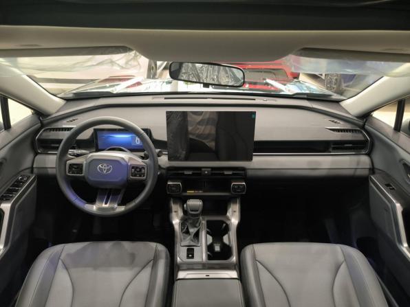 Toyota RAV4 VI (XA60) с пробегом 2026 года, цена 4 250 000 рублей, 21 км, внедорожник, Автокод Объявления
