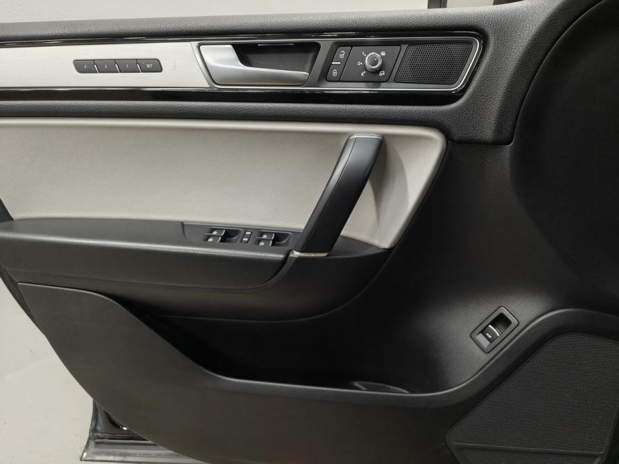 Volkswagen Touareg II Рестайлинг Москва  - изображение 15