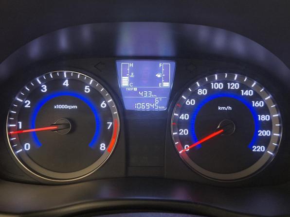 Hyundai Solaris I Рестайлинг с пробегом 2015 года, цена 875 000 рублей, 106885 км, хэтчбек, Автокод Объявления