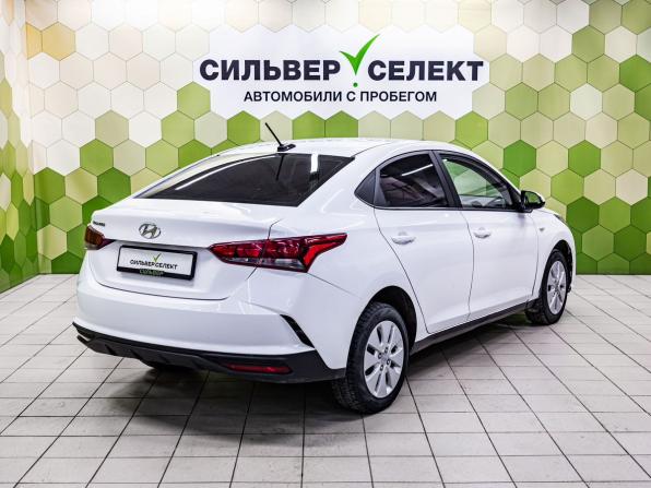 Hyundai Solaris II Рестайлинг с пробегом 2021 года, цена 1 040 000 рублей, 358181 км, седан, Автокод Объявления