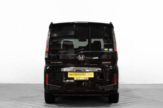 Honda Stepwgn V Рестайлинг с пробегом 2017 года, цена 2 079 000 рублей, 117000 км, минивэн, Автокод Объявления