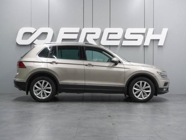 Volkswagen Tiguan II с пробегом 2018 года, цена 2 054 000 рублей, 139350 км, внедорожник, Автокод Объявления