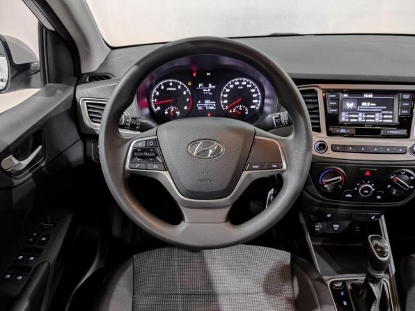 Hyundai Solaris II Рестайлинг с пробегом 2022 года, цена 1 690 000 рублей, 51771 км, седан, Автокод Объявления