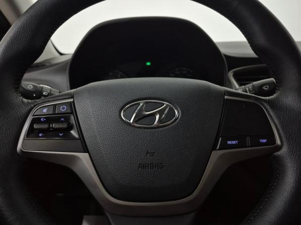 Hyundai Solaris II с пробегом 2017 года, цена 1 080 000 рублей, 160142 км, седан, Автокод Объявления