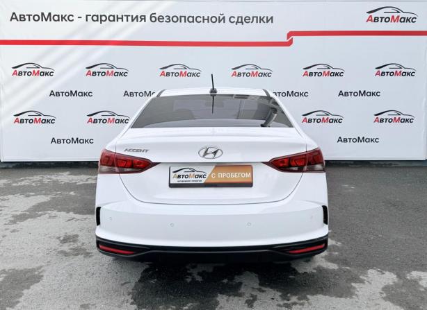 Hyundai Solaris II Рестайлинг с пробегом 2022 года, цена 1 680 000 рублей, 38450 км, седан, Автокод Объявления