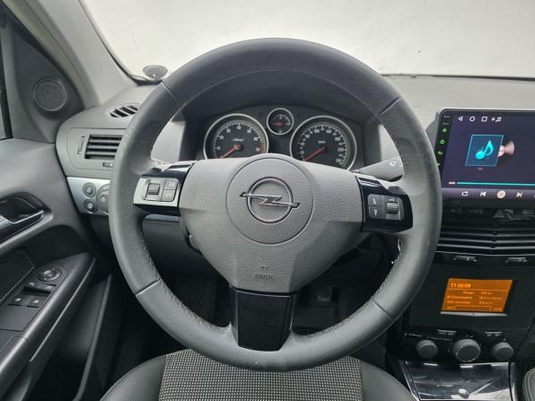 Opel Astra H Рестайлинг с пробегом 2008 года, цена 350 000 рублей, 168196 км, седан, Автокод Объявления