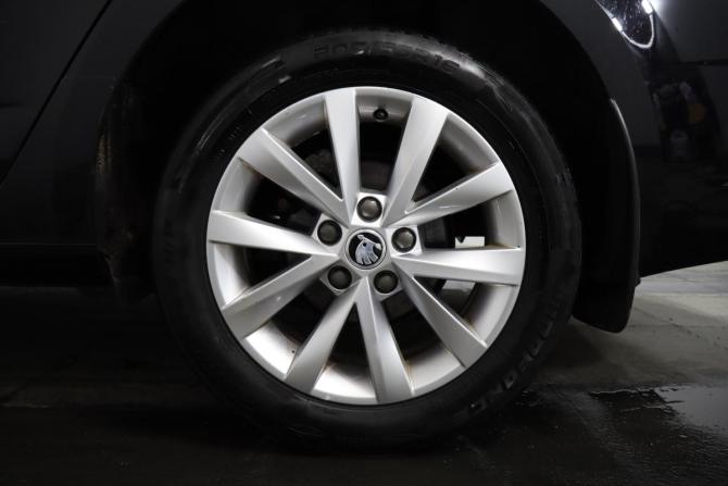 Skoda Octavia III (A7) Рестайлинг с пробегом 2017 года, цена 1 399 000 рублей, 177000 км, лифтбек, Автокод Объявления