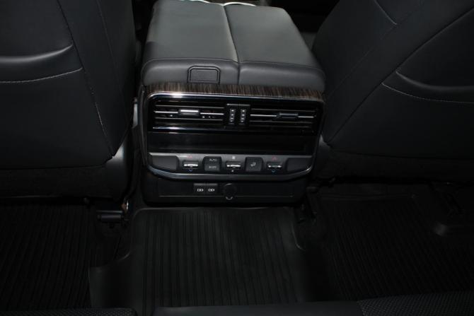 Toyota Land Cruiser 300 Series с пробегом 2021 года, цена 9 300 000 рублей, 146739 км, внедорожник, Автокод Объявления
