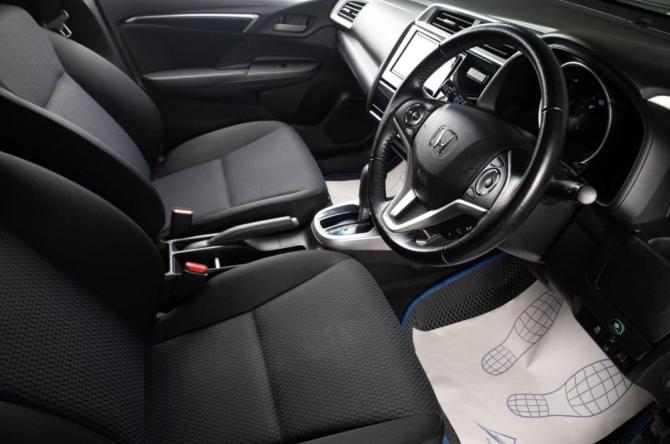 Honda Fit III Рестайлинг с пробегом 2019 года, цена 1 179 000 рублей, 131000 км, хэтчбек, Автокод Объявления