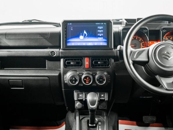 Suzuki Jimny IV с пробегом 2021 года, цена 1 695 000 рублей, 25039 км, внедорожник, Автокод Объявления